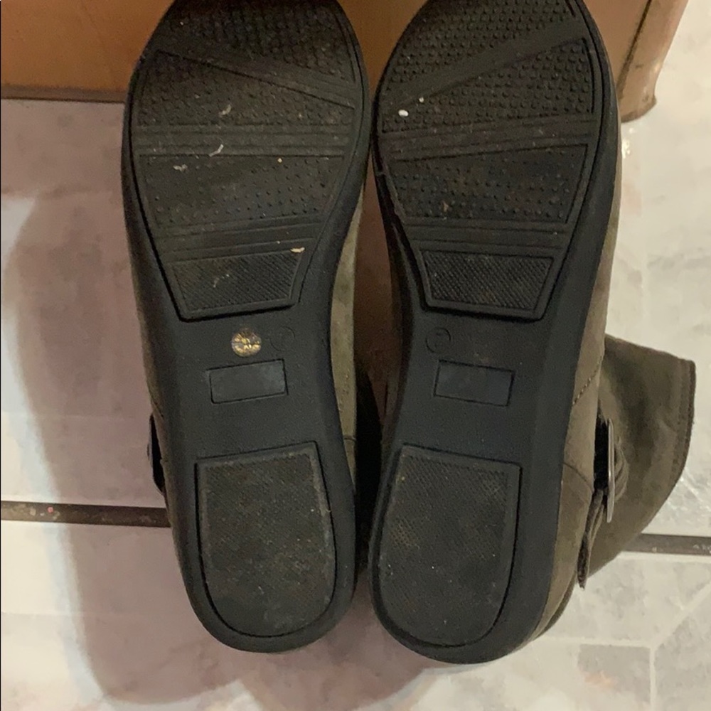 Boots 🥾 - Picture 3 of 3